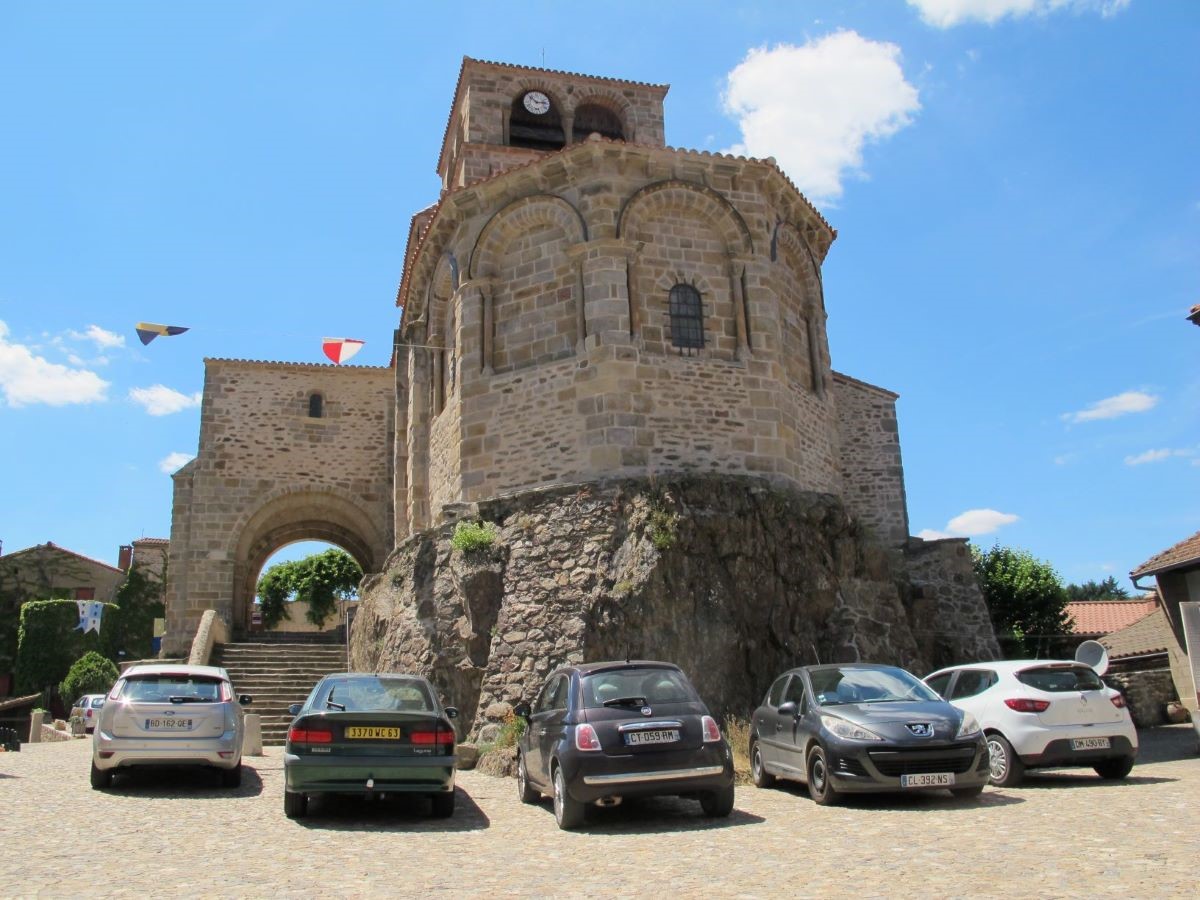 Auzon Collégiale (photo F. Chommy)