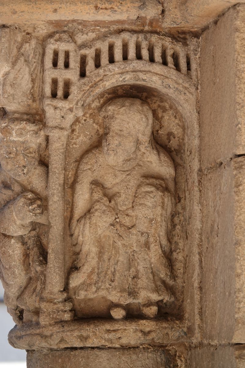 Auzon Collégiale chapiteau ganivelle (photo F. Burg)