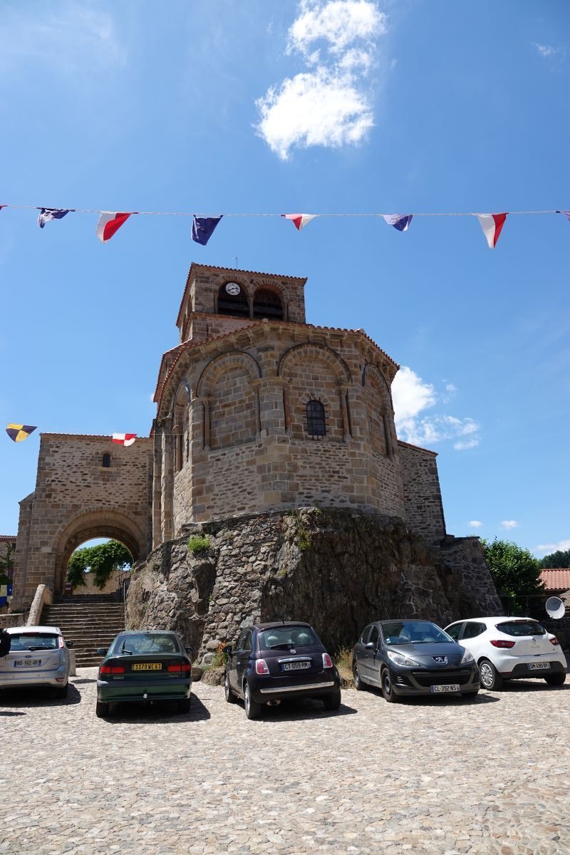 Auzon Collégiale st Laurent (photo F. Burg)