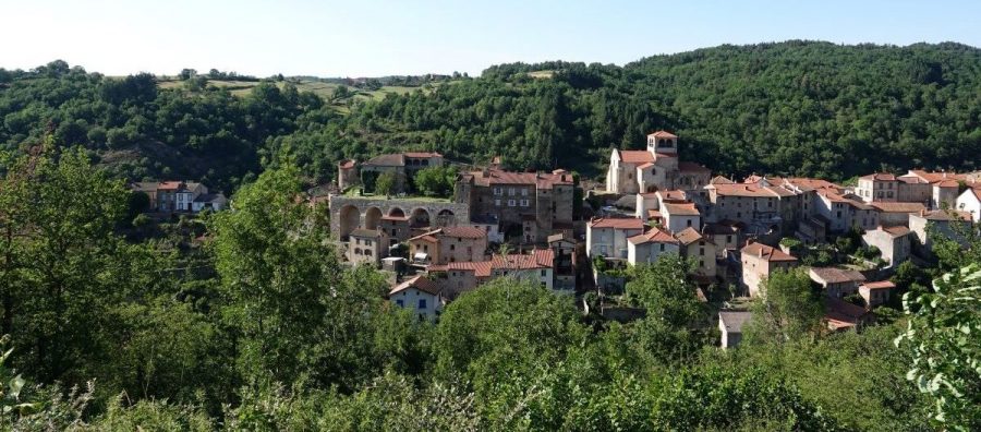 Auzon Vue d'ensemble (photo F. Burg)
