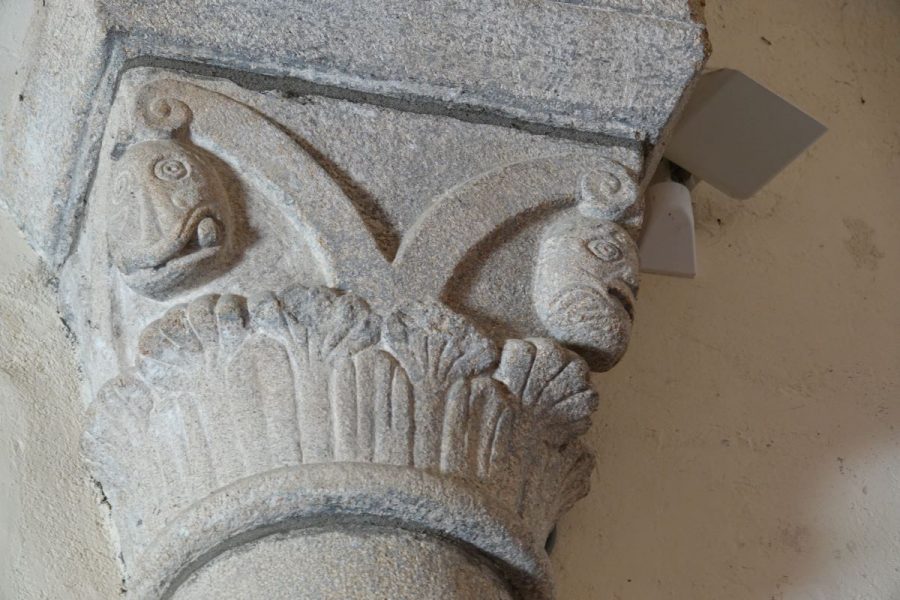 Chassignolles Eglise Chapiteau de la nef (photo F. Burg)