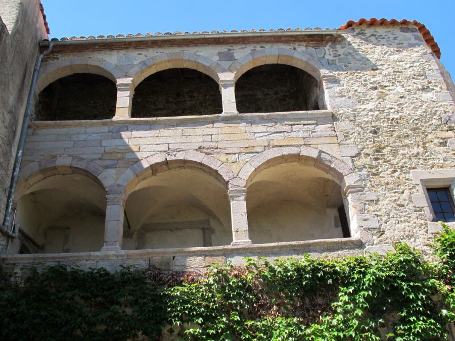 Auzon. Château Galerie à arcades du XVI e siècle (photo F. Chommy)