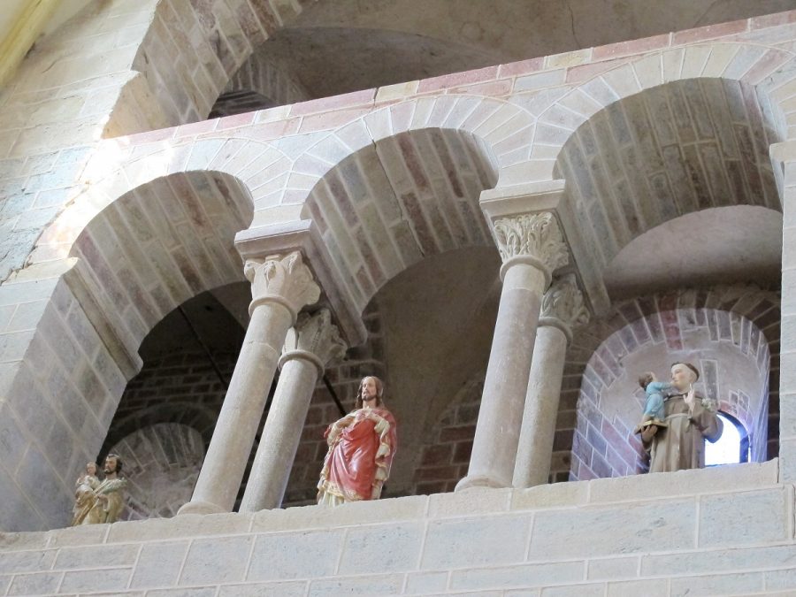 Manglieu Eglise Arcature surmontant narthex (photo F. Chommy)