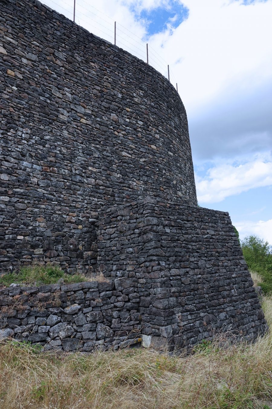 Mauzun Barbacane (photo F. Burg)