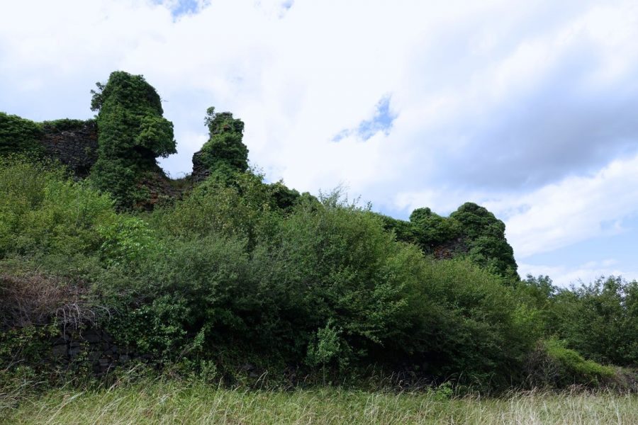 Mauzun Vestiges de la grande enceinte (photo F. Burg)
