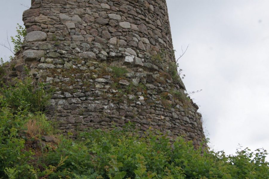 Tour du château de Clavelier (photo C. Chommy - Grahlf)