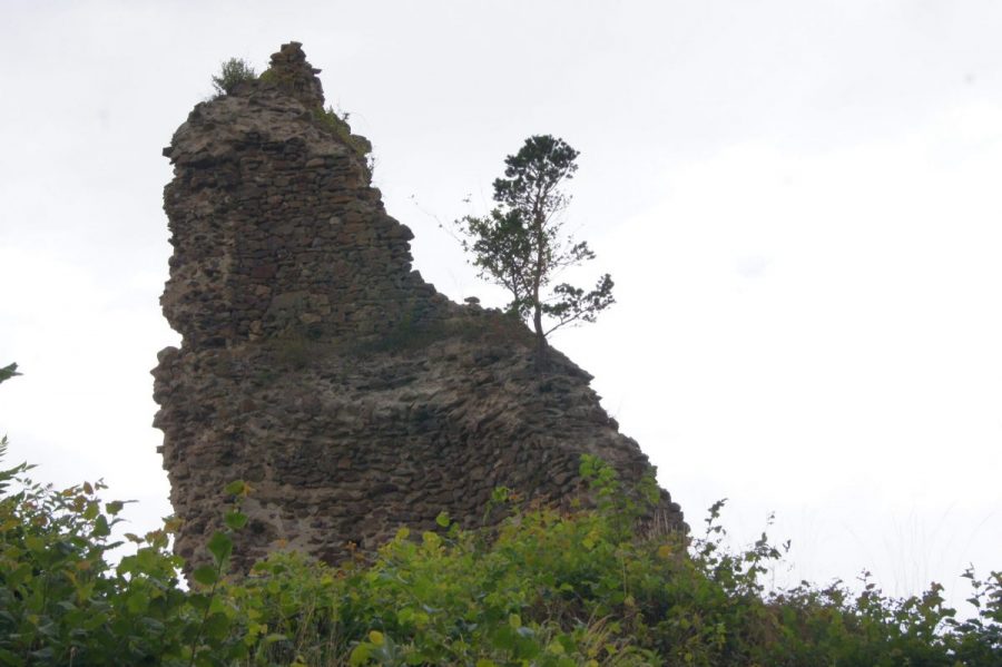Tour du château de Clavelier (photo C. Chommy - Grahlf)