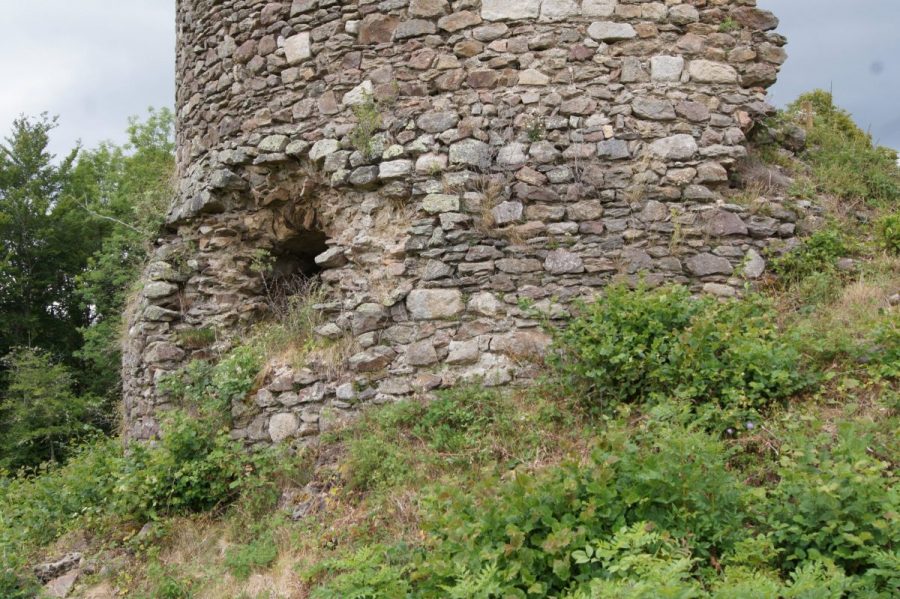 Tour du château de Clavelier (photo C. Chommy - Grahlf)