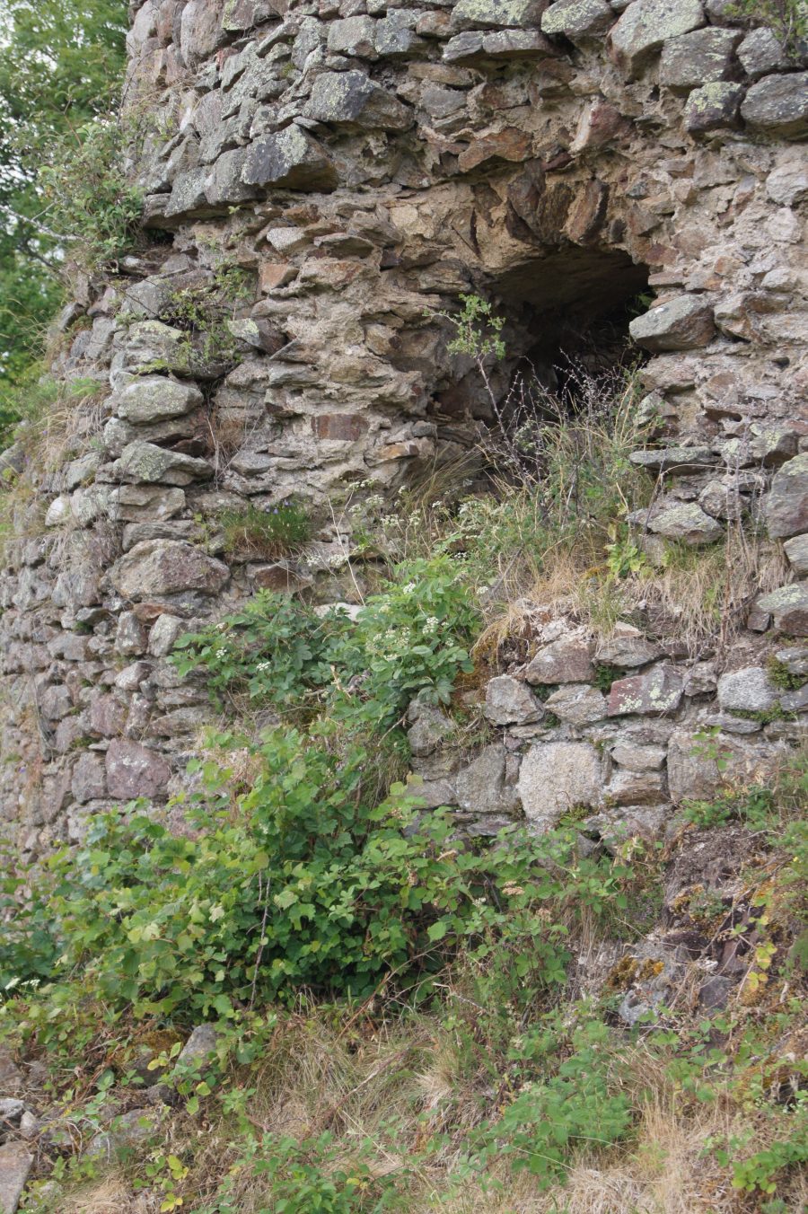 Tour du château de Clavelier (photo C. Chommy - Grahlf)