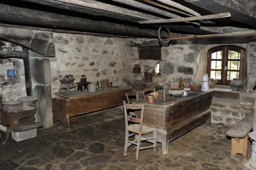 St Bonnet le Bourg. Intérieur ferme (photo G. Berton-Grahlf)