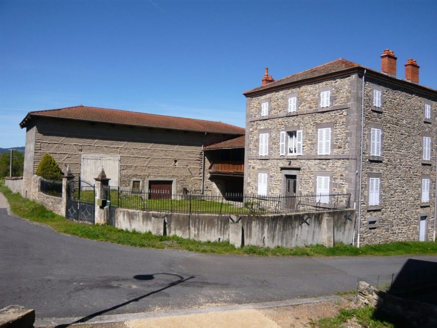 Beurrières. Pierre et pisé (photo F. Robert-Grahlf)