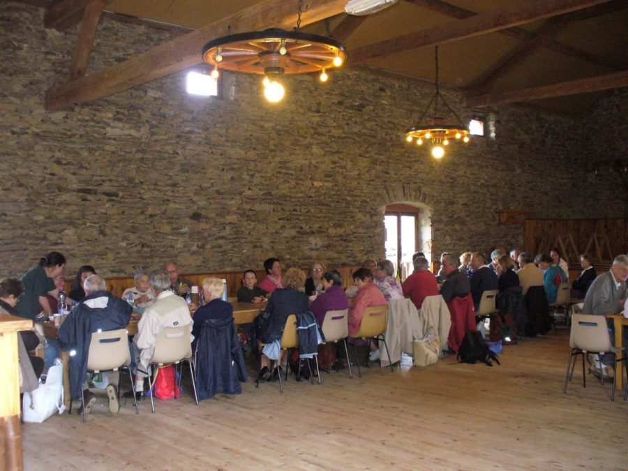 Mayres. Repas dans la salle des fêtes (photo P. Terras-Grahlf)