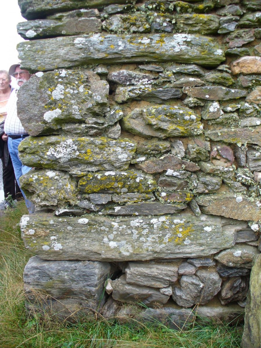 Gardelles. Appareil en schiste (photo P. Terras-Grahlf)