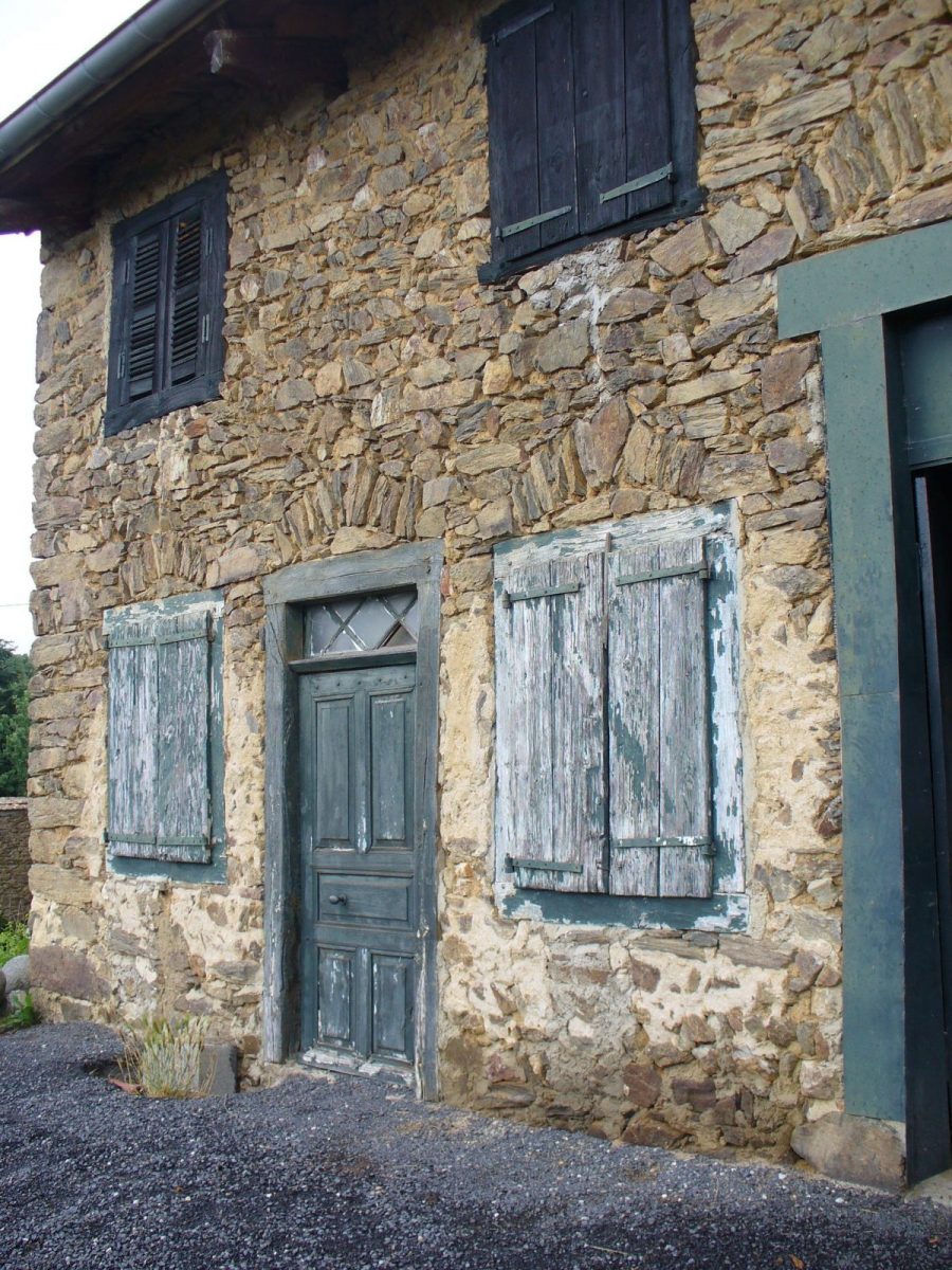 Gardelles. Maison en pierre de schiste (photo P. Terras-Grahlf)