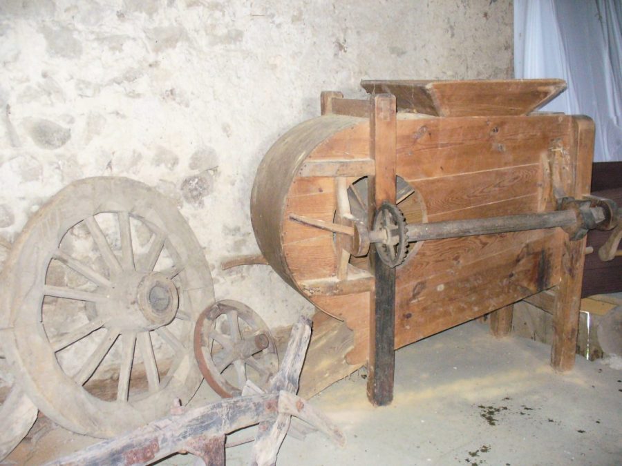 St Bonnet le Bourg. Intérieur ferme (photo P. Terras-Grahlf)