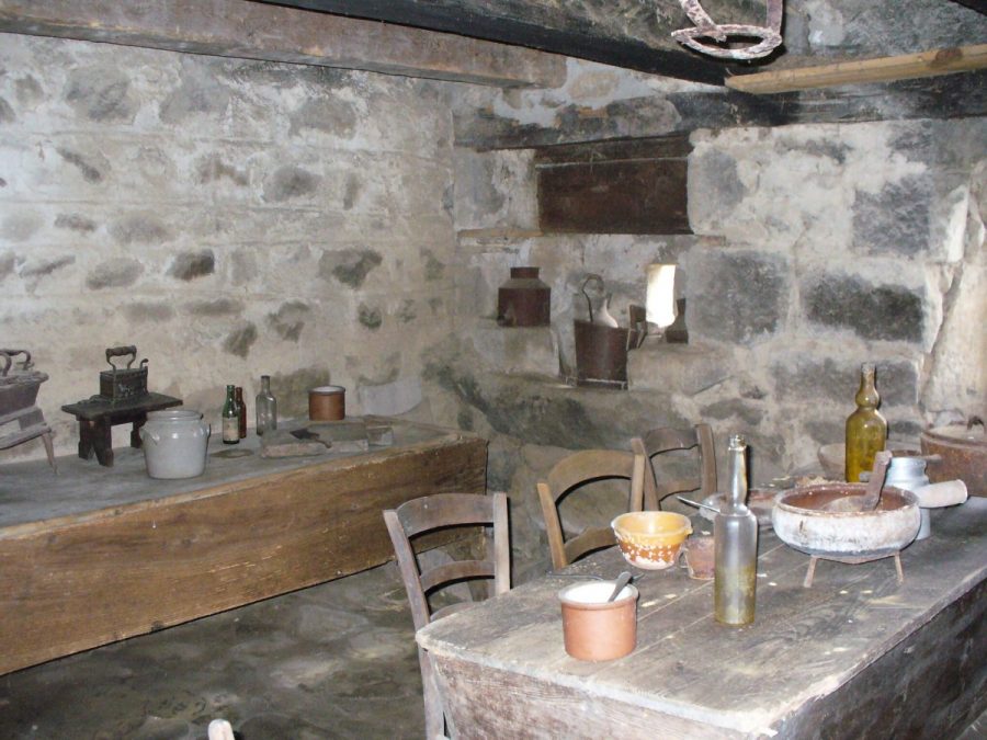 St Bonnet le Bourg. Intérieur ferme (photo P. Terras-Grahlf)