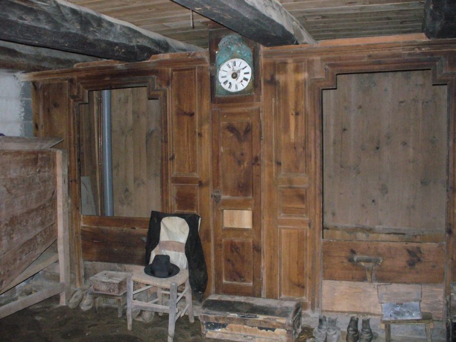 St Bonnet le Bourg. Intérieur ferme (photo P. Terras-Grahlf)