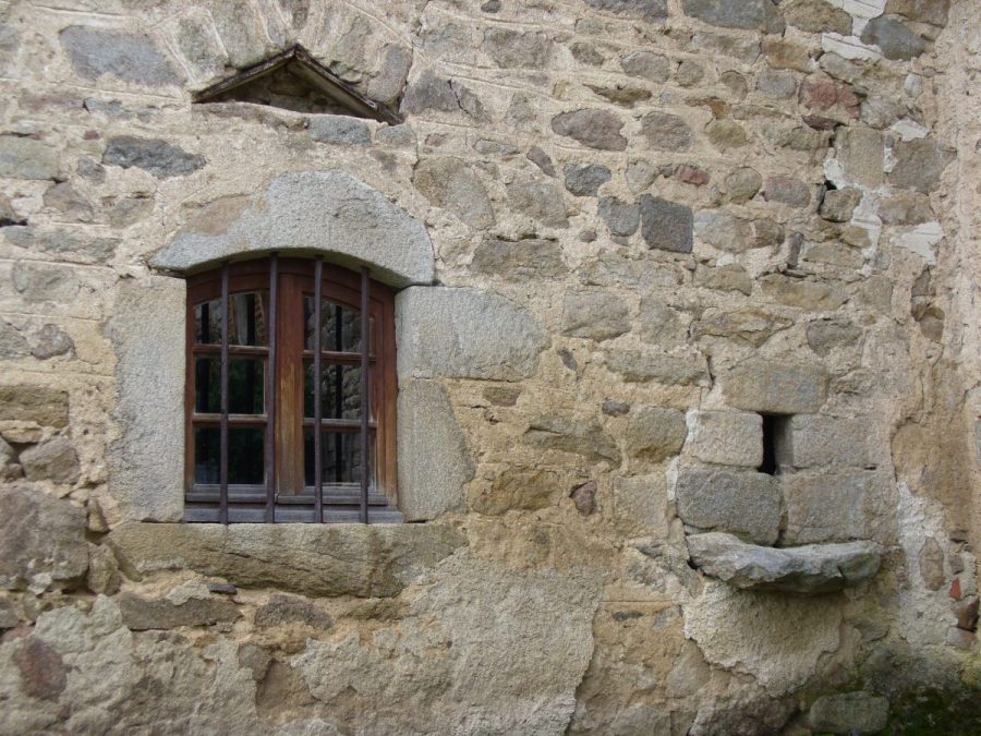 St Bonnet le Bourg. Ferme en granit. (photo P. Terras-Grahlf)