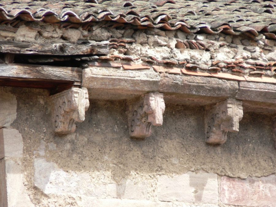Sauxillanges. Modillons de l'ancien dortoir (photo F. Burg-Grahlf)