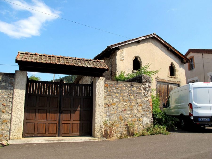 Ris. La maison aux dîmes à l'arrière plan. (photo F. Chommy. Grahlf)