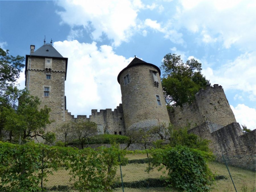 Chateldon : vue du château depuis le faubourg de l'Ollière (photo F. Burg-Grahlf).