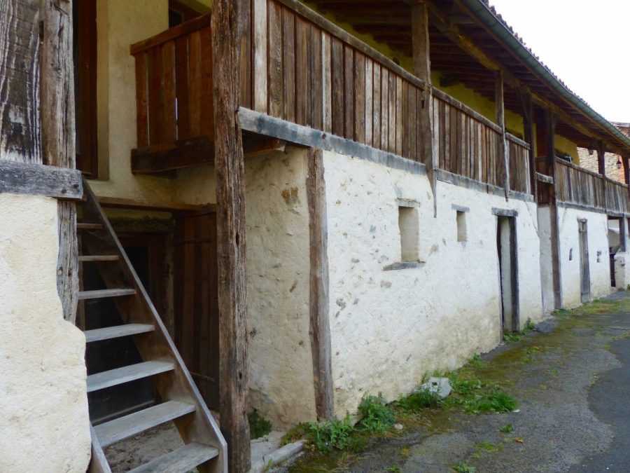 Chateldon : maisons de vignerons de la rue de l'Aire en voie de restauration (photo F. Burg-Grahlf).