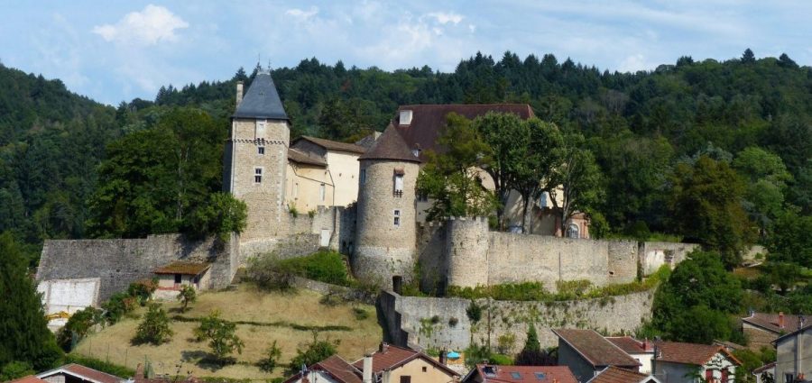 Chateldon : vue du château depuis la rue du Castel (photo F. Burg-Grahlf).