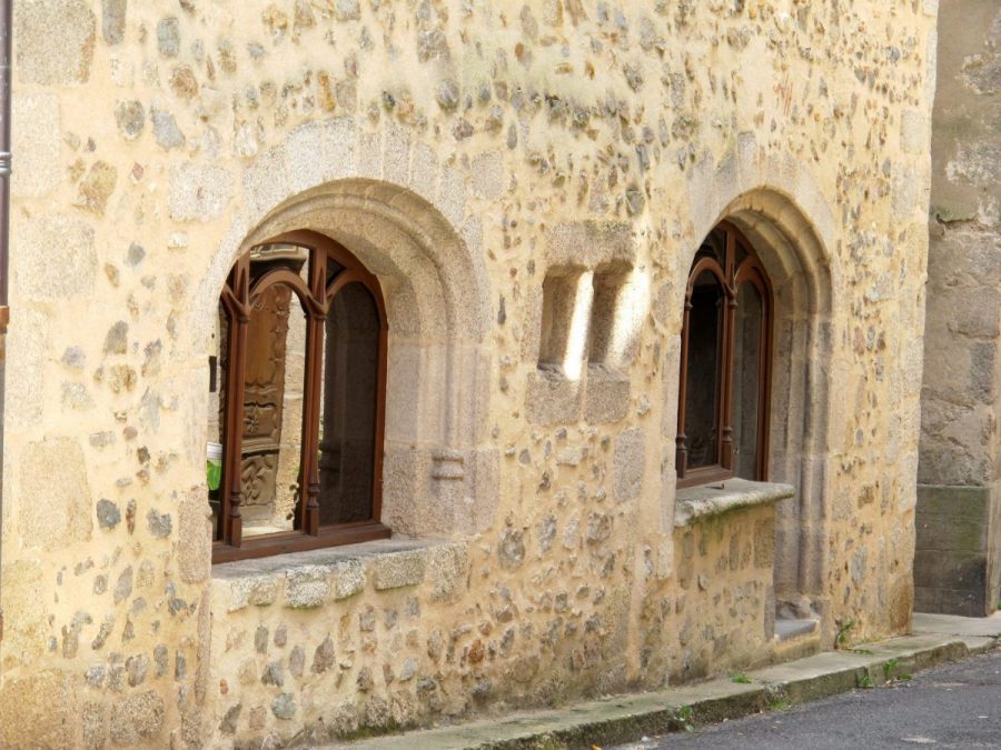 Chateldon : échoppes d'une maison médiévale (photo F. Chommy-Grahlf).