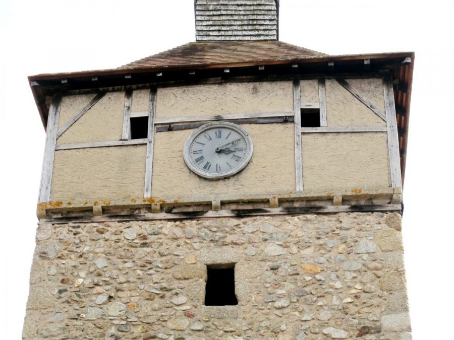 Chateldon : horloge du beffroi (photo F. Chommy-Grahlf).