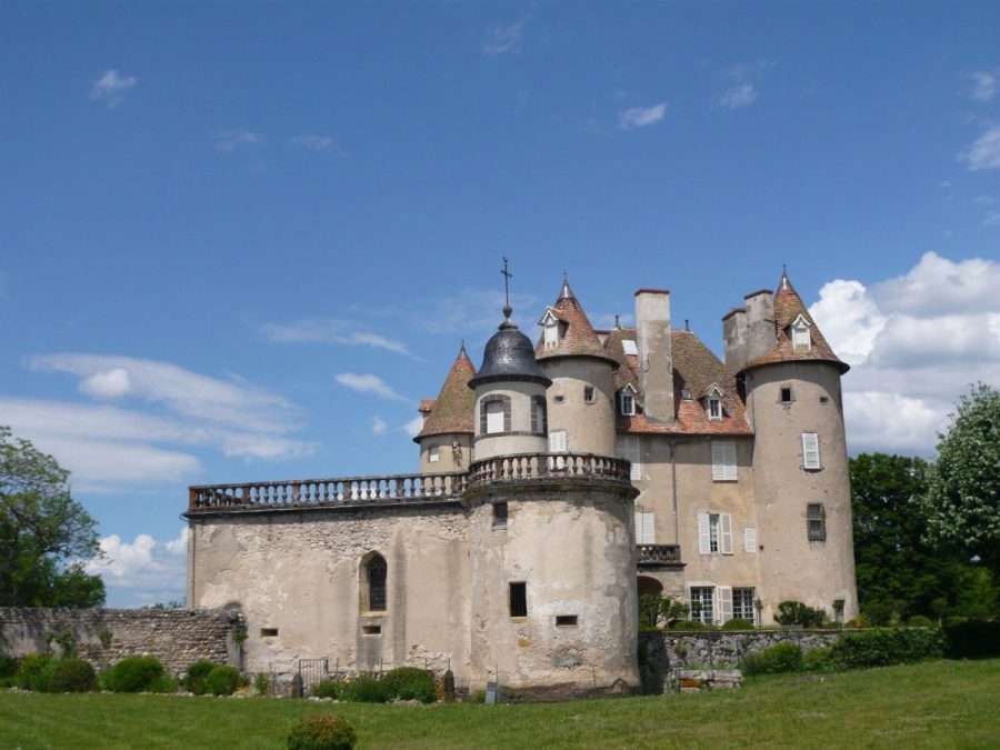 La Barge : la chapelle et la façade méridionale du château (photo F. Robert)