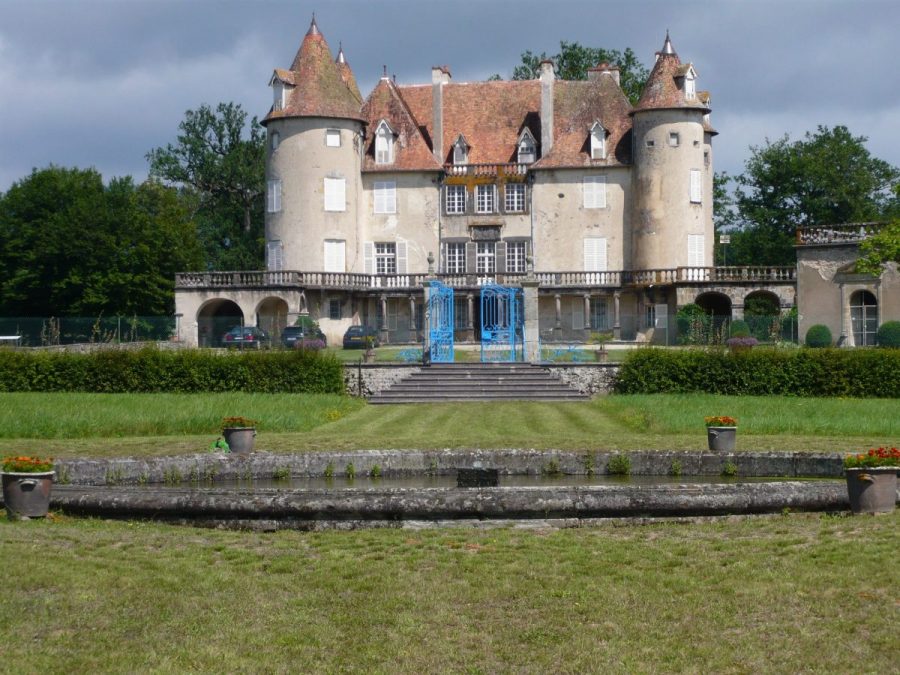 e château de La Barge ; vue d'ensemble depuis le parc aux bassins (photo F. Robert)
