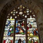 Chapelle de La Barge : vitrail de la vie de la Vierge (photo F. Robert)