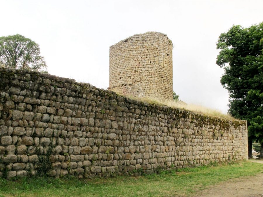 Le château de Viverols (photo Fr. Chommy / Grahlf).