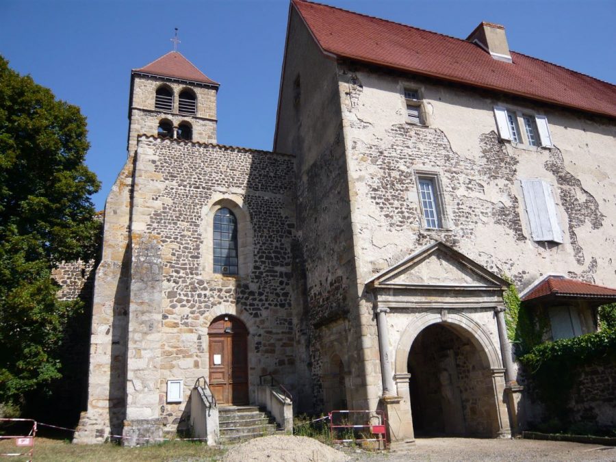 Chalain d'Uzore. Eglise et château. (photo Grahlf/F. Robert)