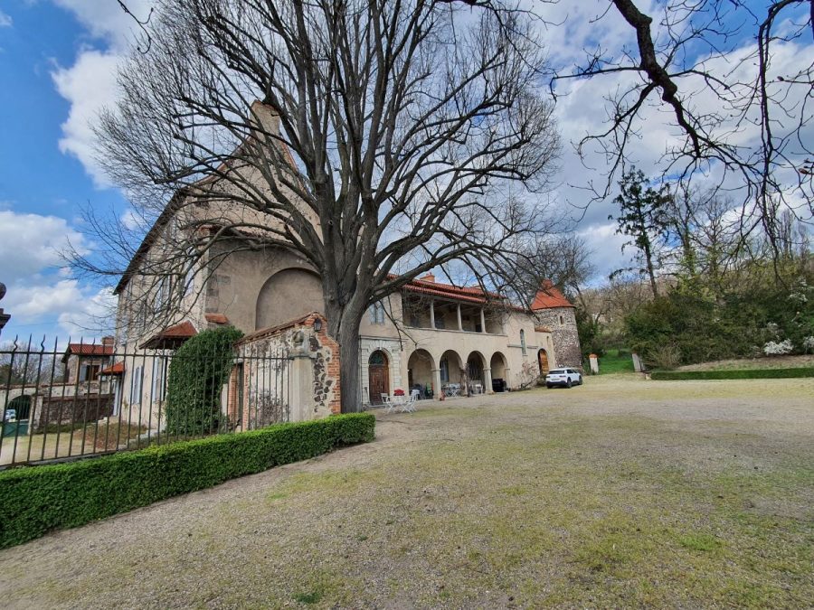 Chalain d'Uzore. Façade à l'italienne du château. (photo Grahlf/P. Terras)
