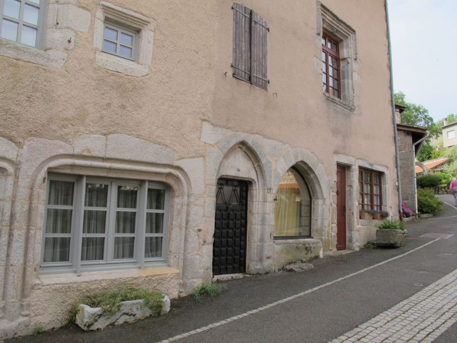 Cervières : maison avec éléments de décoration de la fin du Moyen Âge (photo Grahlf/Fr. Chommy)