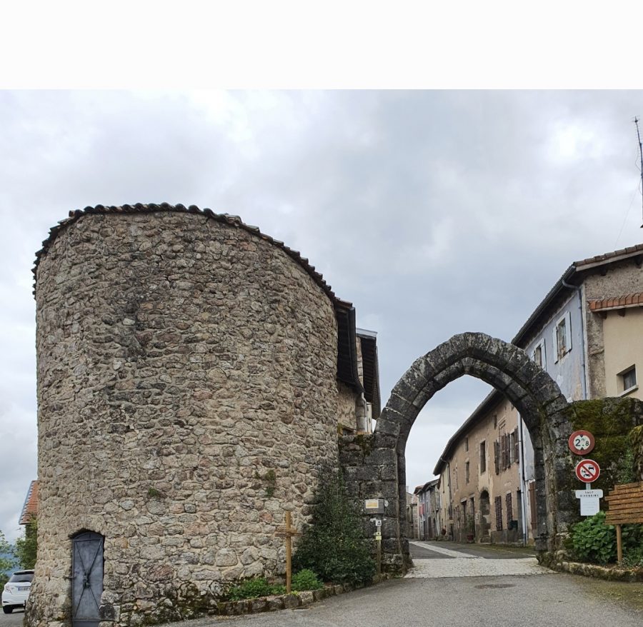 Cervières : porte Ouest du bourg (photo Grahlf/P. Terras)
