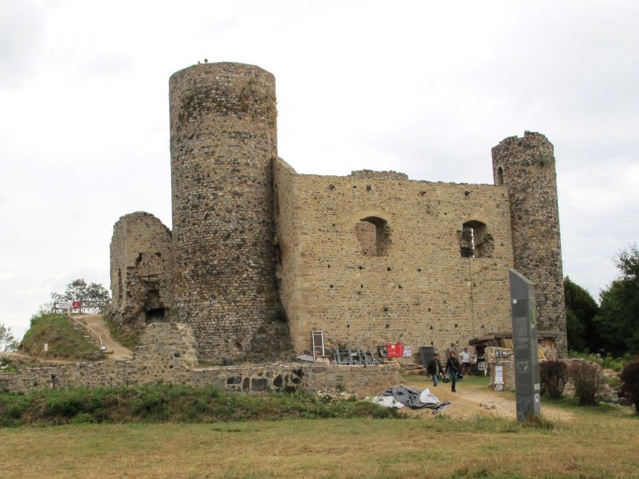 Château des Cornes d'Urfé : vue d'ensemble (photo Grahlf/Fr. Chommy)