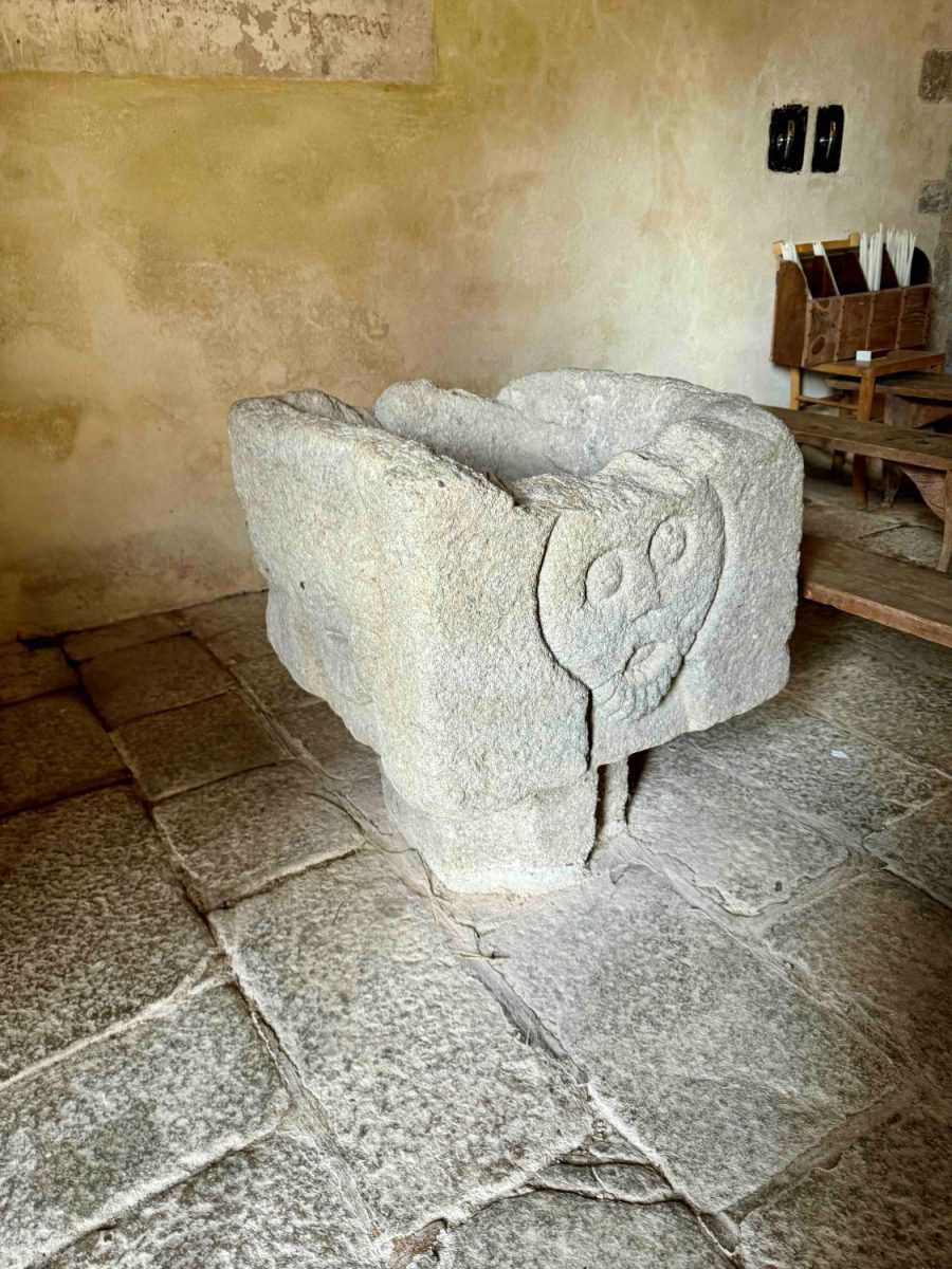 Couzan : la pierre à dîme (photo Grahlf/F. Burg)