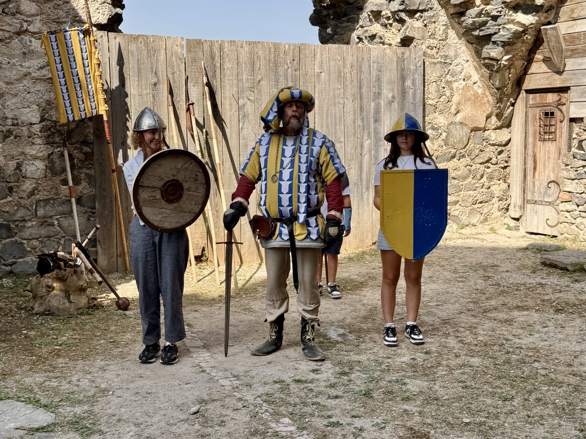 Domeyrat : le seigneur-guide du château (photo Grahlf/F. Burg).